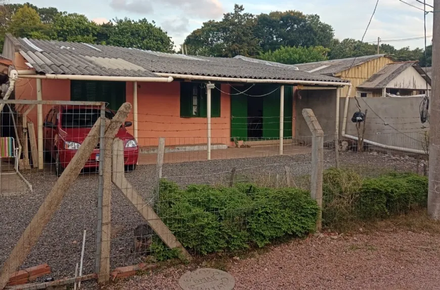 Foto 1 de Casa com 2 Quartos à venda, 81m² em Vila Nova, Porto Alegre