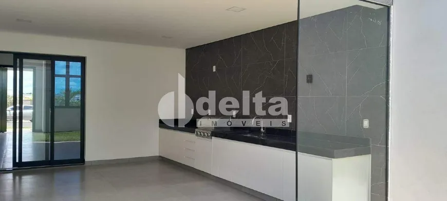 Foto 1 de Casa de Condomínio com 3 Quartos para alugar, 200m² em Grand Ville, Uberlândia