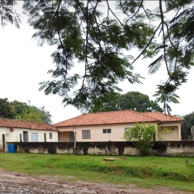 Foto 1 de Fazenda/Sítio com 3 Quartos à venda, 100m² em Area Rural de Itapetininga, Itapetininga