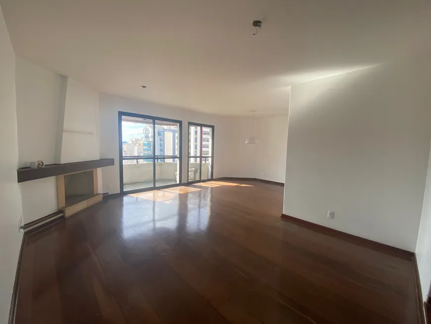 Foto 1 de Apartamento com 3 Quartos para alugar, 135m² em Moema, São Paulo