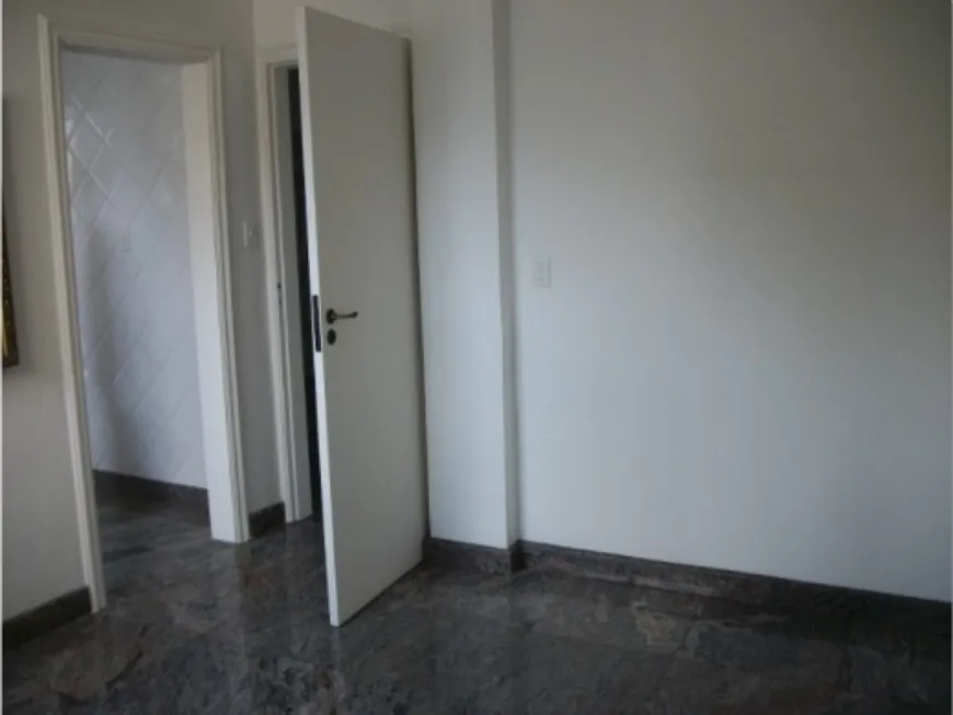 Foto 1 de Apartamento com 3 Quartos para alugar, 200m² em Bela Vista, São Paulo