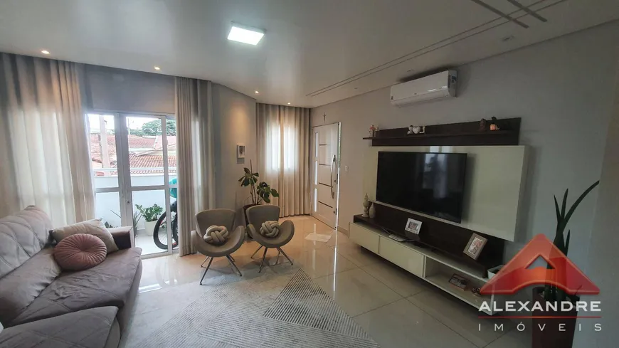 Foto 1 de Casa com 4 Quartos para venda ou aluguel, 338m² em Vila Tatetuba, São José dos Campos