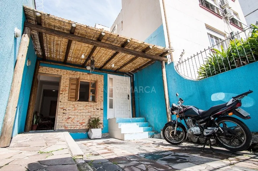 Foto 1 de Casa com 4 Quartos à venda, 190m² em Rio Branco, Porto Alegre