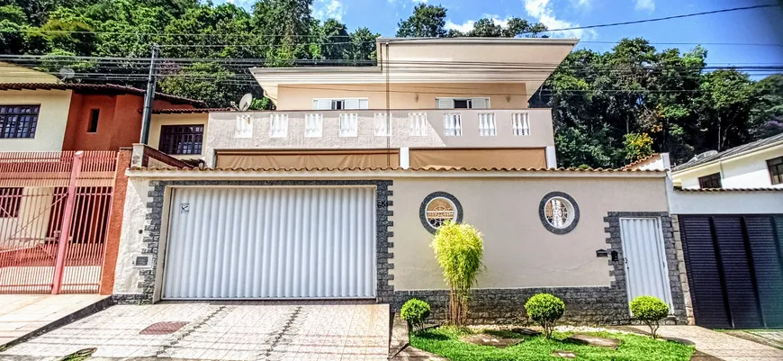 Foto 1 de Casa com 3 Quartos à venda, 254m² em Bosque dos Pinheiros, Juiz de Fora