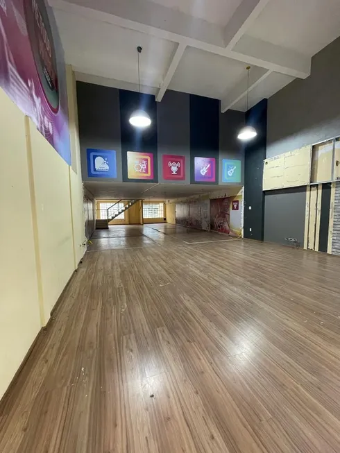 Foto 1 de Sala Comercial com 1 Quarto para alugar, 234m² em Centro, Londrina