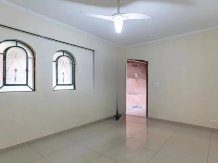 Foto 1 de Casa com 2 Quartos à venda, 65m² em Vila Humaita, Santo André