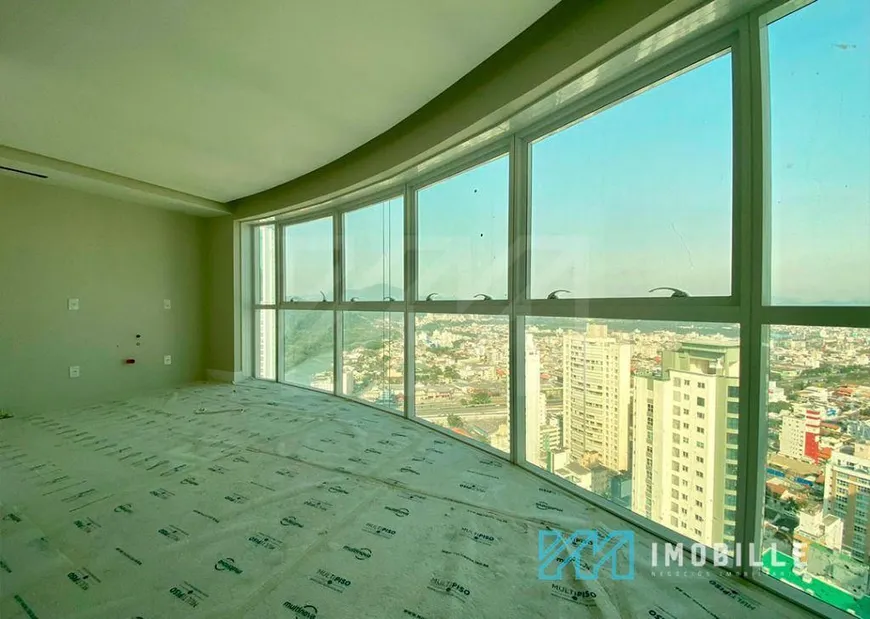 Foto 1 de Apartamento com 3 Quartos à venda, 138m² em Centro, Balneário Camboriú