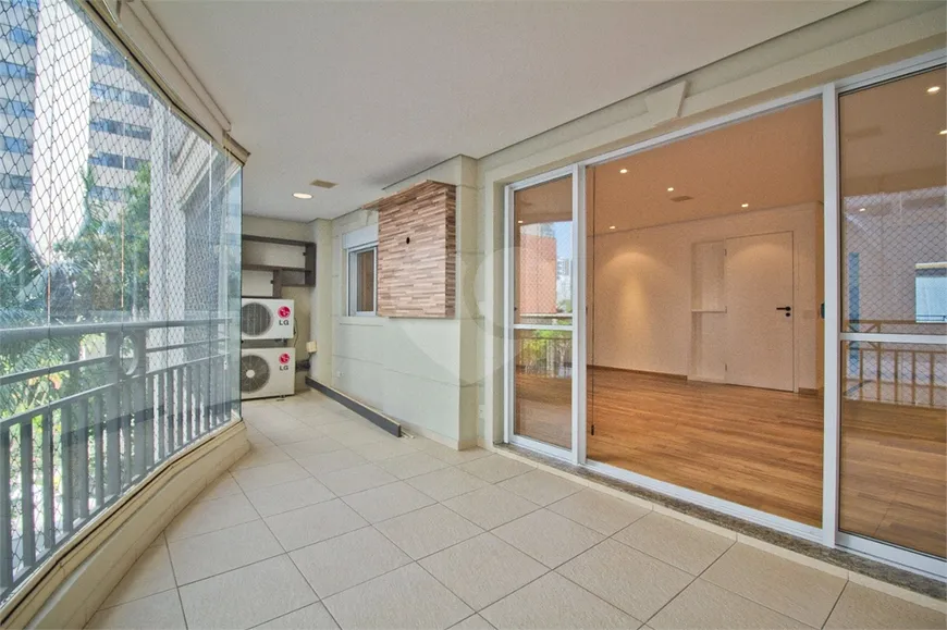 Foto 1 de Apartamento com 3 Quartos à venda, 156m² em Moema, São Paulo