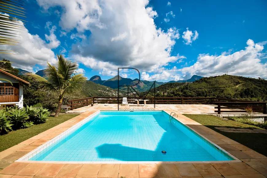 Foto 1 de Casa de Condomínio com 5 Quartos à venda, 261m² em Quinta da Barra, Teresópolis