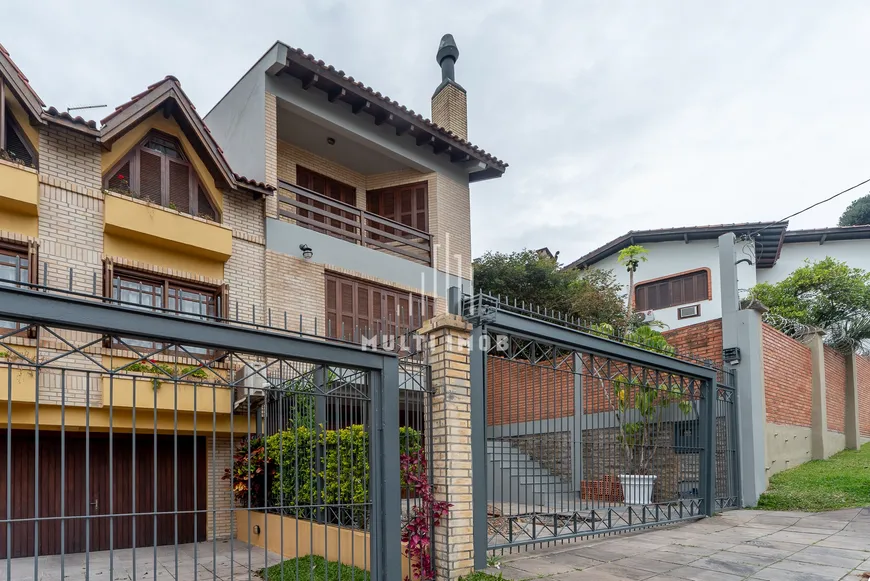 Foto 1 de Casa com 3 Quartos à venda, 380m² em Chácara das Pedras, Porto Alegre