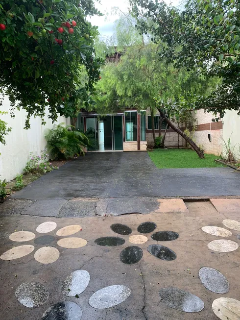 Foto 1 de Sobrado com 4 Quartos para alugar, 250m² em Jardim Santo Antônio, Goiânia