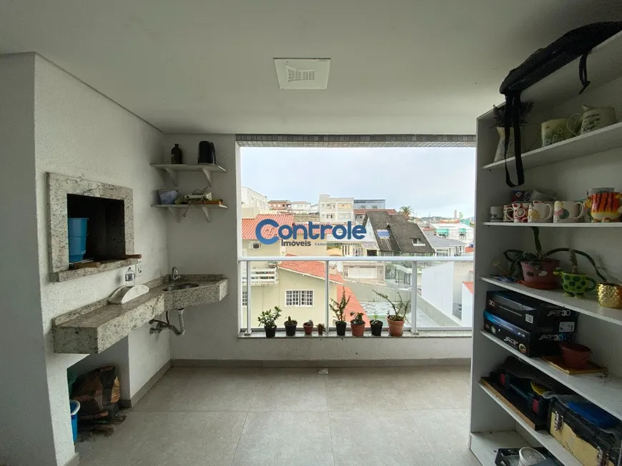 Foto 1 de Apartamento com 2 Quartos à venda, 88m² em Barreiros, São José