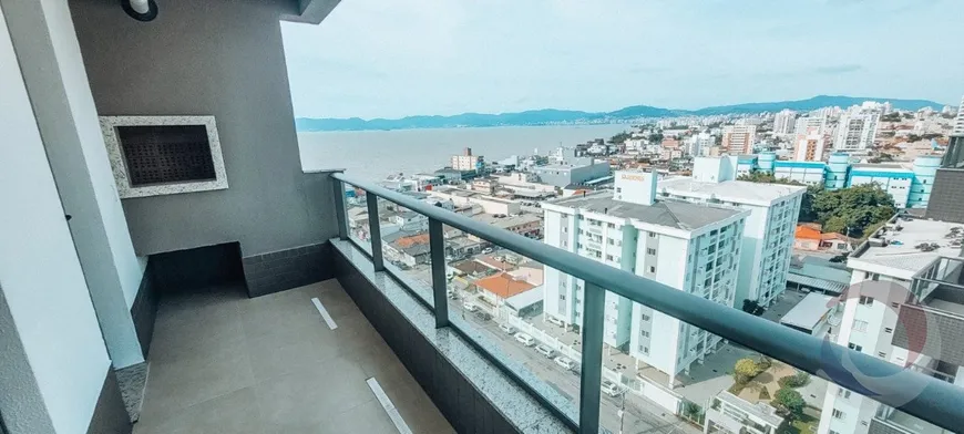 Foto 1 de Apartamento com 3 Quartos à venda, 85m² em Barreiros, São José