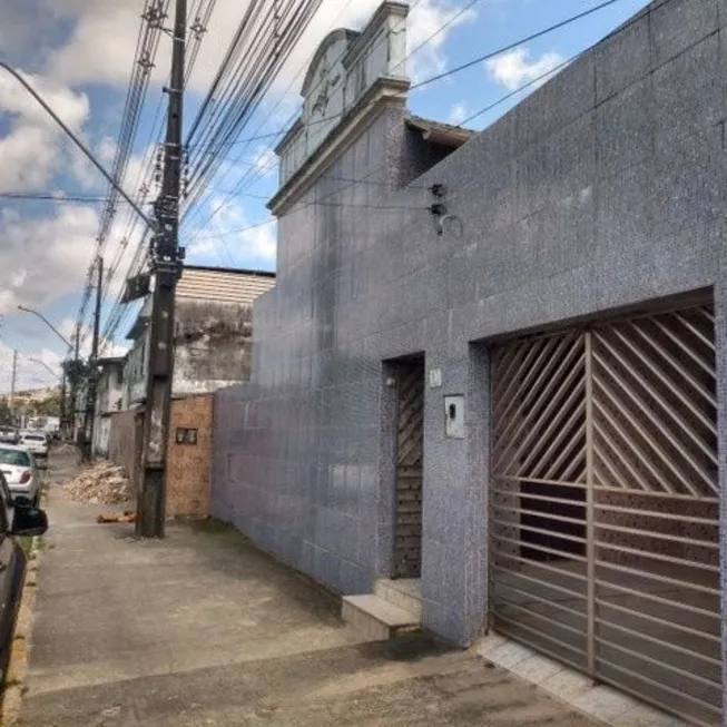 Foto 1 de Casa com 3 Quartos à venda, 140m² em Tejipió, Recife