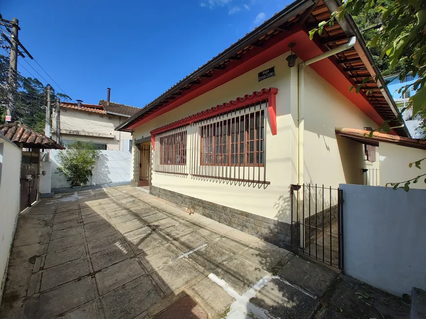 Foto 1 de Casa com 3 Quartos à venda, 270m² em Castelanea, Petrópolis