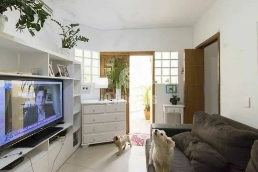 Foto 1 de Casa com 2 Quartos à venda, 80m² em Vera Cruz, São Paulo