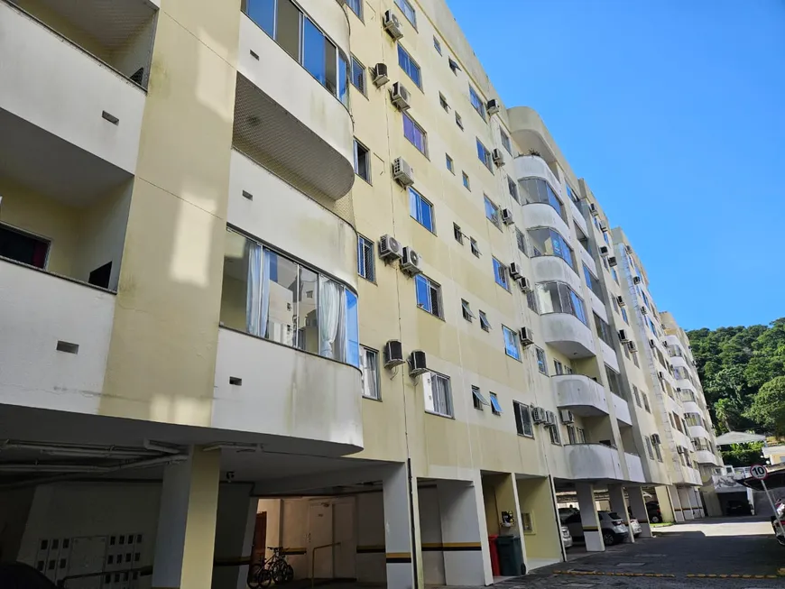 Foto 1 de Apartamento com 2 Quartos à venda, 58m² em Ponta de Baixo, São José