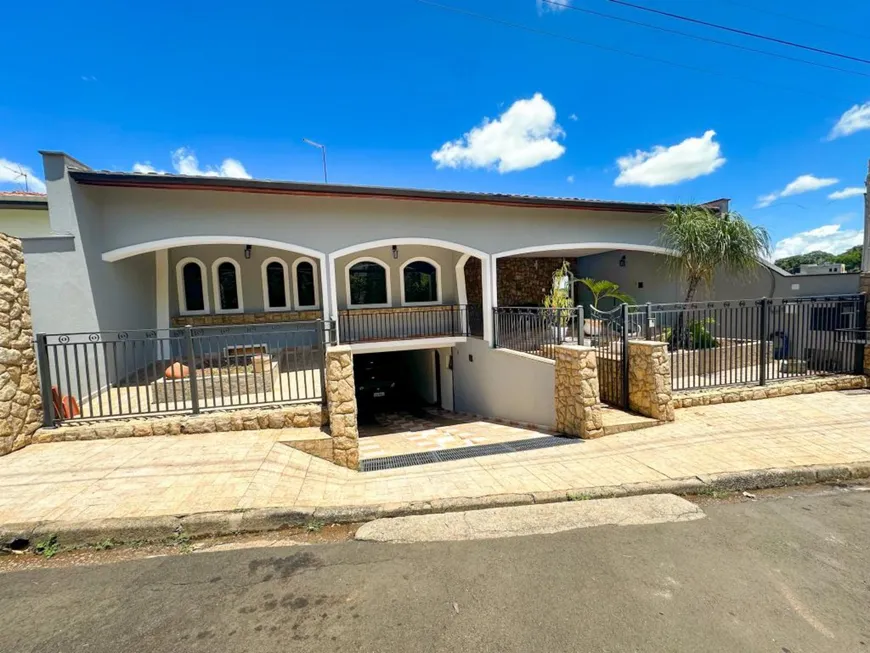 Foto 1 de Casa com 3 Quartos à venda, 350m² em Centro, Socorro