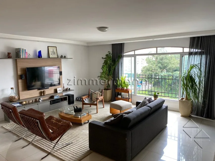 Foto 1 de Apartamento com 3 Quartos à venda, 221m² em Real Parque, São Paulo