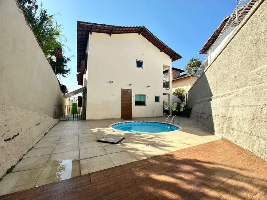 Foto 1 de Casa com 4 Quartos à venda, 250m² em Santa Amélia, Belo Horizonte