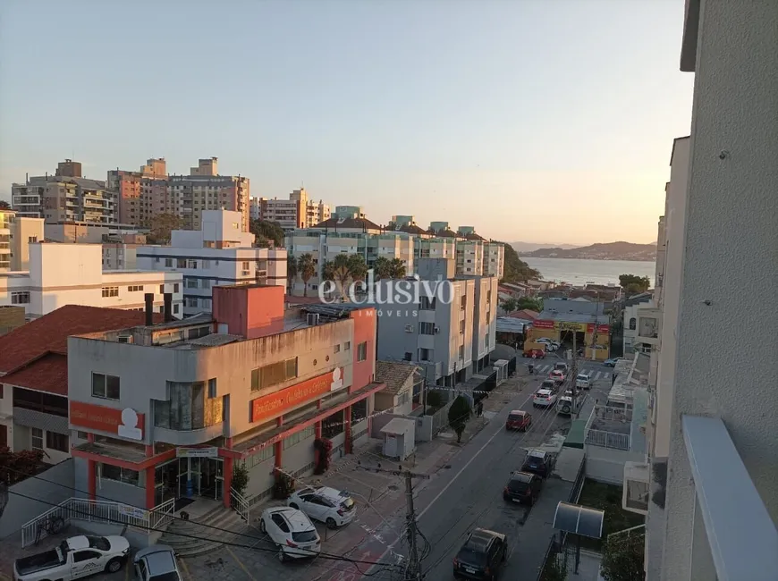 Foto 1 de Apartamento com 2 Quartos à venda, 62m² em Abraão, Florianópolis