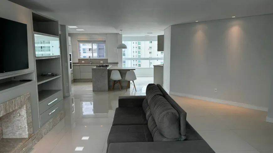Foto 1 de Apartamento com 3 Quartos para alugar, 135m² em Pioneiros, Balneário Camboriú