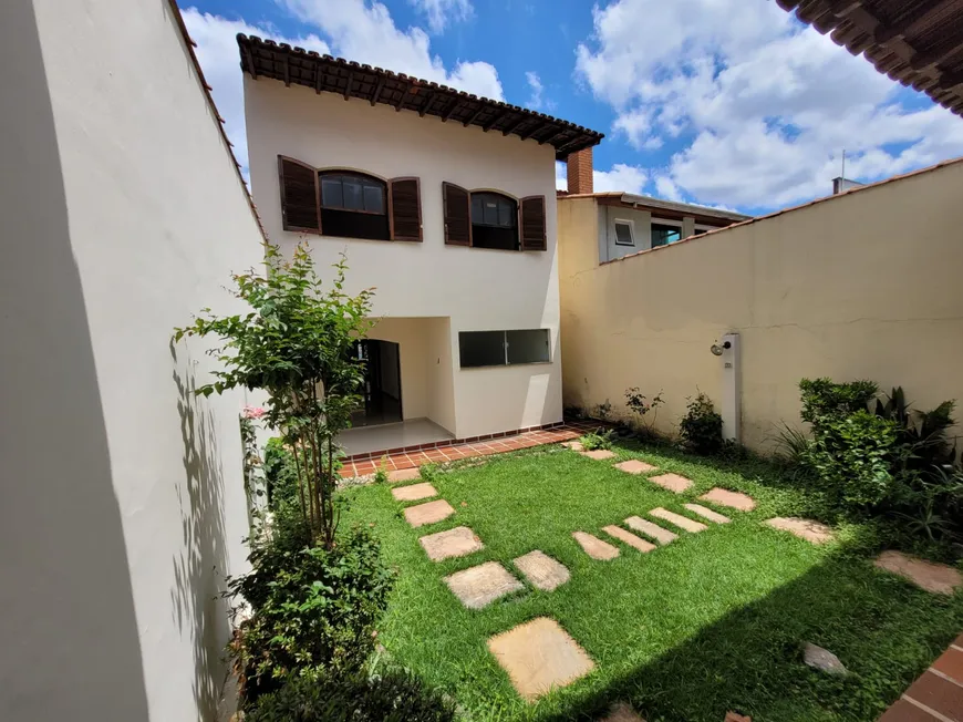 Foto 1 de Sobrado com 3 Quartos à venda, 269m² em Campestre, Santo André