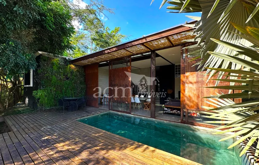 Foto 1 de Casa de Condomínio com 3 Quartos à venda, 1530m² em Nogueira, Petrópolis