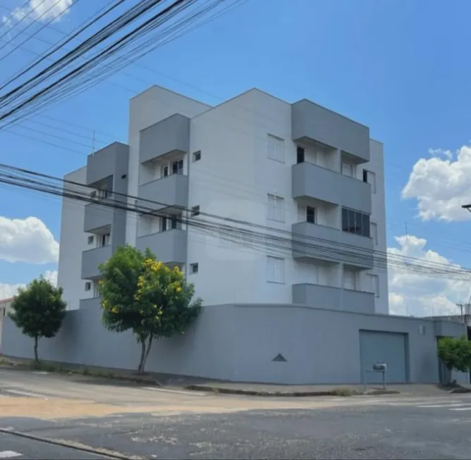 Foto 1 de Apartamento com 2 Quartos à venda, 42m² em Santa Mônica, Uberlândia