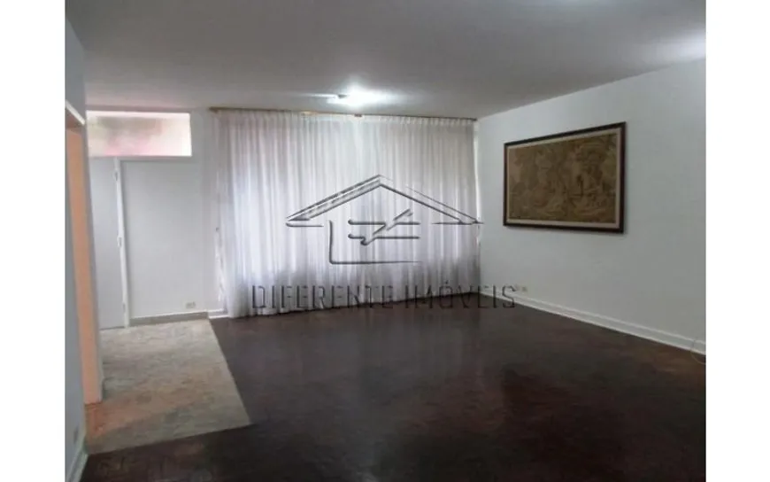 Foto 1 de Casa com 10 Quartos para alugar, 230m² em Jardim América, São Paulo