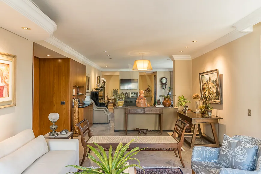Foto 1 de Apartamento com 4 Quartos à venda, 245m² em Funcionários, Belo Horizonte