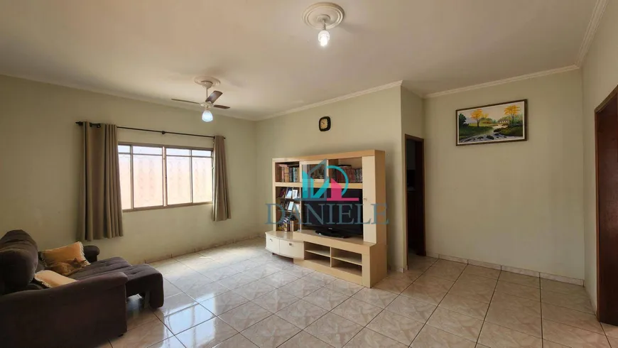 Foto 1 de Casa com 2 Quartos à venda, 282m² em Residencial Cambuy, Araraquara