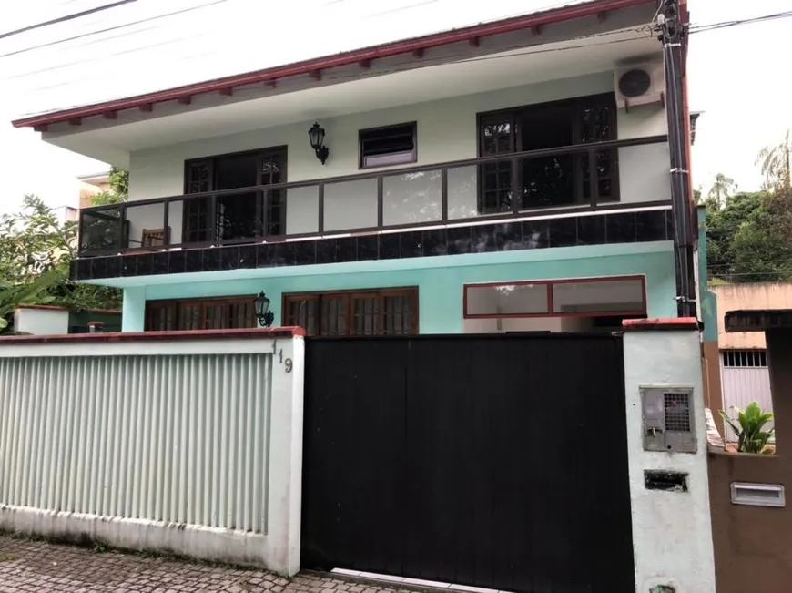 Foto 1 de Casa com 3 Quartos à venda, 304m² em Floresta, Joinville