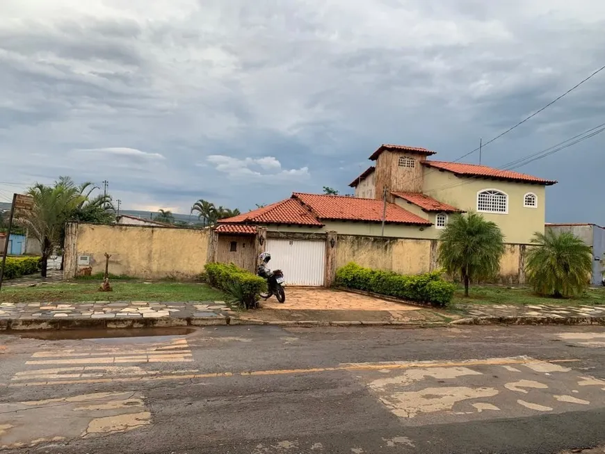 Foto 1 de Casa de Condomínio com 4 Quartos à venda, 342m² em Setor Tradicional, Brasília