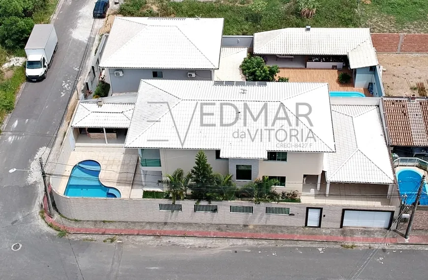 Foto 1 de Sobrado com 5 Quartos à venda, 360m² em Morada de Laranjeiras, Serra