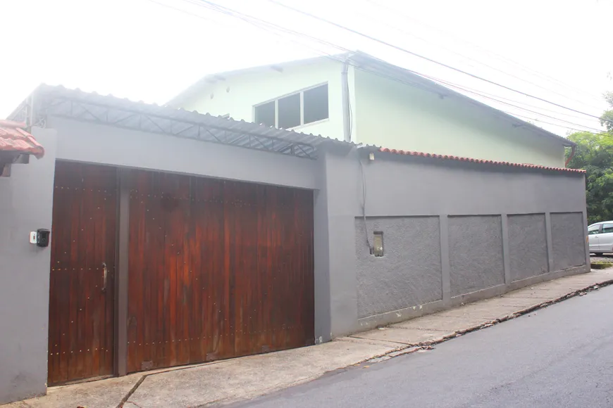 Foto 1 de Galpão/Depósito/Armazém para alugar, 200m² em Quissama, Petrópolis
