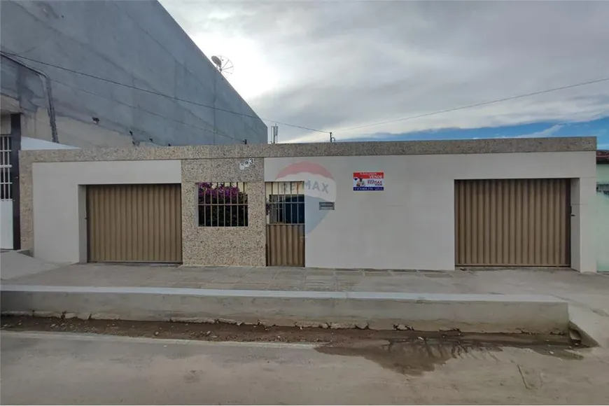 Foto 1 de Casa com 3 Quartos à venda, 300m² em Centro, Lajedo