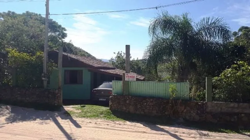 Foto 1 de Casa com 2 Quartos à venda, 80m² em Praia do Rosa, Imbituba