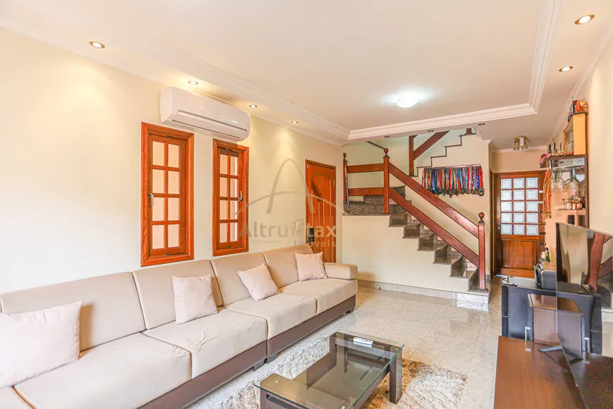 Foto 1 de Casa com 3 Quartos à venda, 243m² em Umuarama, Osasco