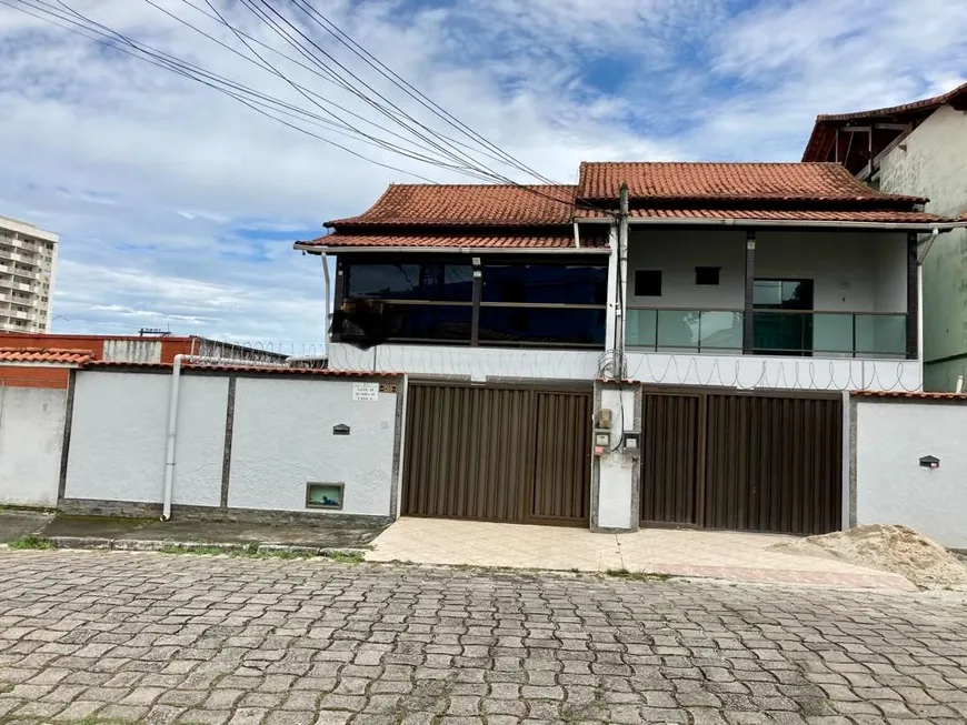 Foto 1 de Sobrado com 3 Quartos para venda ou aluguel, 100m² em Centro, Itaboraí