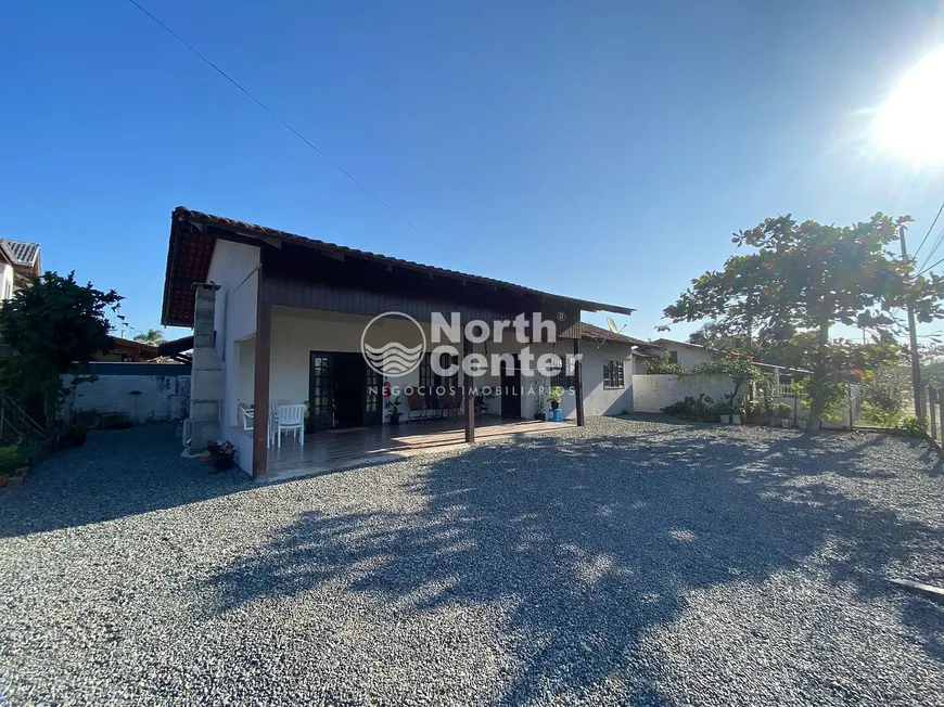 Foto 1 de Casa com 4 Quartos à venda, 140m² em Salinas, Balneário Barra do Sul