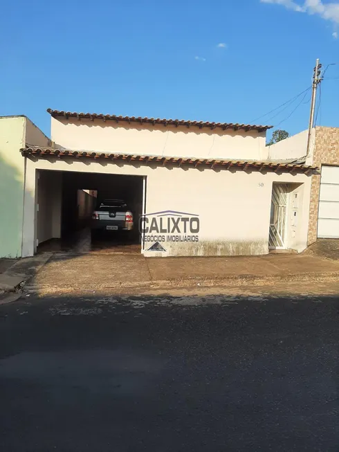 Foto 1 de Casa com 3 Quartos à venda, 200m² em Roosevelt, Uberlândia