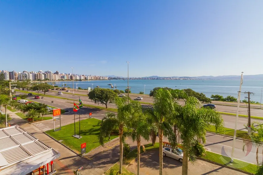 Foto 1 de Apartamento com 4 Quartos à venda, 225m² em Beira Mar, Florianópolis