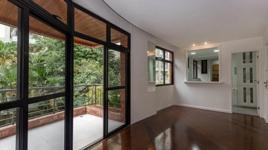 Foto 1 de Apartamento com 2 Quartos à venda, 99m² em Lagoa, Rio de Janeiro