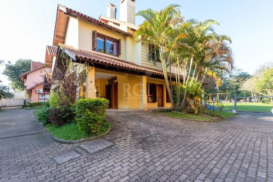 Foto 1 de Casa de Condomínio com 3 Quartos à venda, 174m² em Espiríto Santo, Porto Alegre