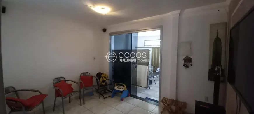 Foto 1 de Casa com 5 Quartos à venda, 264m² em Planalto, Uberlândia