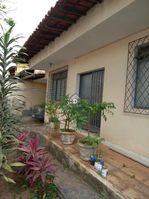Foto 1 de Casa com 3 Quartos à venda, 229m² em Santa Branca, Belo Horizonte