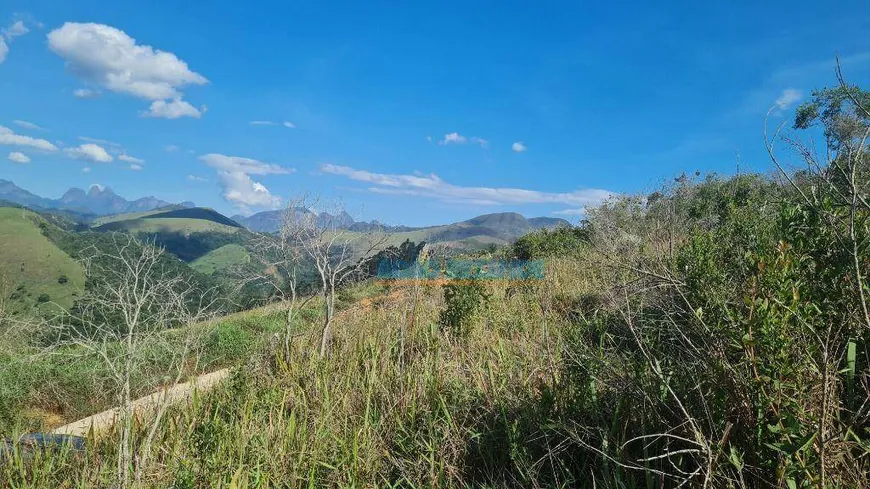 Foto 1 de Lote/Terreno à venda, 940m² em Pessegueiros, Teresópolis