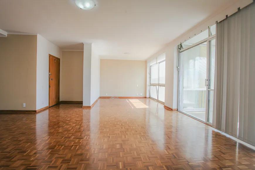 Foto 1 de Apartamento com 4 Quartos à venda, 218m² em Higienópolis, São Paulo