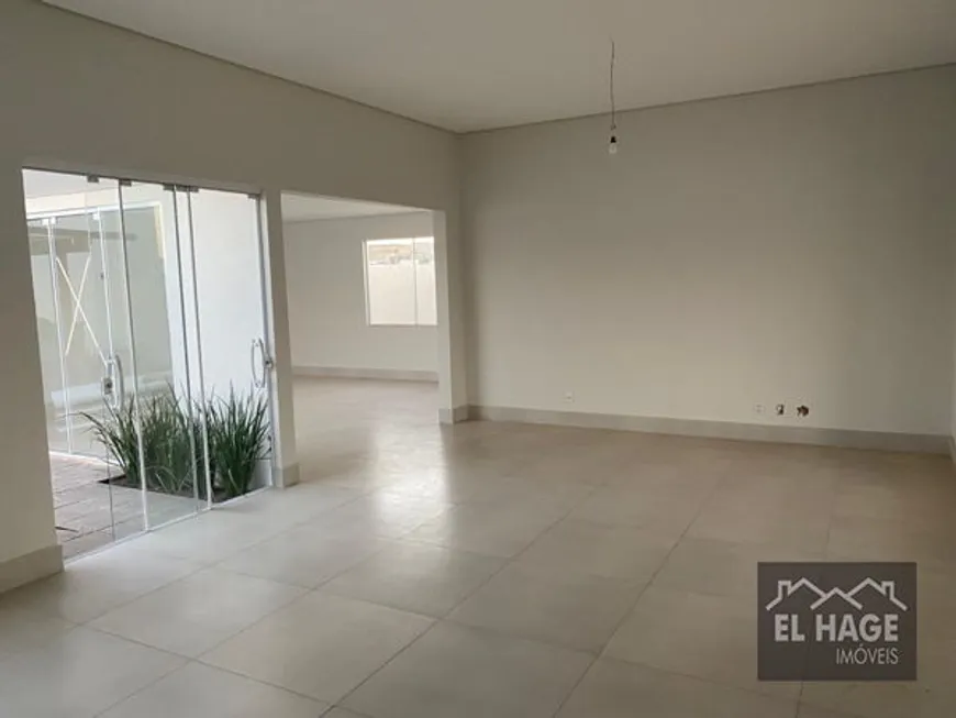 Foto 1 de Casa de Condomínio com 3 Quartos à venda, 270m² em Jardim Itália, Cuiabá